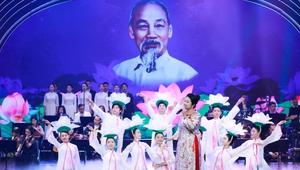 'Người là niềm tin tất thắng': Xúc động những hình ảnh về cuộc đời, con người và tư tưởng Hồ Chí Minh 