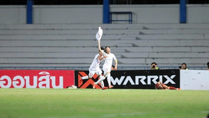 Huỳnh Như cởi áo ăn mừng phấn khích sau ‘bàn thắng vàng’ giúp ĐT Việt Nam thắng Thái Lan để vô địch Đông Nam Á