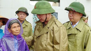 Phó Thủ tướng Trần Hồng Hà: Ưu tiên khắc phục thiệt hại tại cơ sở giáo dục, y tế