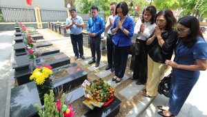 Chị Nguyễn Thu Hương, cháu ngoại của liệt sĩ Trần Kim Xuyến: "Ông tôi vẫn sống trong lòng các đồng nghiệp"