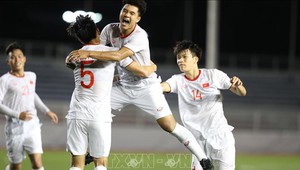 Đội trẻ Việt Nam thắng Singapore bằng ‘vũ khí bóng bổng’ để xóa tan nỗi buồn SEA Games, HLV đội bạn thừa nhận sự thật