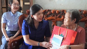 Trên 5,88 triệu người nhận được quà của Đảng, Nhà nước nhân Đại hội XIV của Đảng và Tết Bính Ngọ