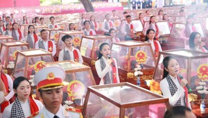 Các anh trở về giữa lòng nhân dân, ấm vô cùng vòng tay Mẹ Việt Nam