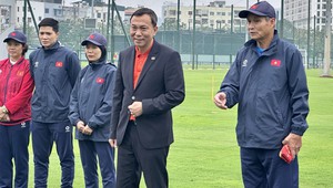 Tập luyện từ chiều mồng 2 Tết, đội tuyển nữ Việt Nam được Chủ tịch VFF khích lệ