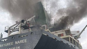 Xung đột tại Trung Đông: Ít nhất 3 tàu thương mại bị tấn công ở eo biển Hormuz