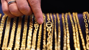 Thị trường năng lượng và tài chính toàn cầu biến động mạnh - Giá vàng tăng 2%