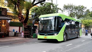 Hà Nội đề xuất lộ trình chuyển đổi xe buýt sử dụng năng lượng xanh