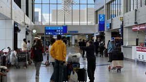 Xung đột tại Trung Đông: Các sân bay ở UAE nối lại hoạt động một phần