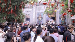 Phú Thọ: Biển người dâng hương Giỗ Tổ Hùng Vương