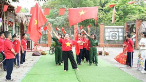 Đưa lịch sử đến gần học sinh bằng hoạt động trải nghiệm