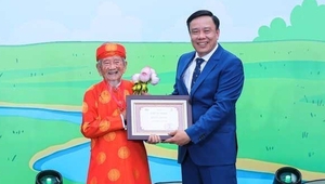 "Đại sứ Dế Mèn" Nguyễn Đình Tư 106 tuổi: Muốn nhờ chuyển đổi số để trao truyền bí quyết nghề