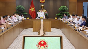 Phó Thủ tướng Thường trực Phạm Gia Túc họp về triển khai, phân phối xăng E10