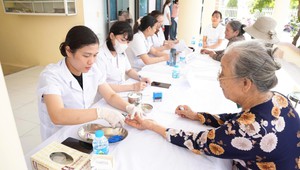 Từ năm 2026, người cao tuổi được khám sức khỏe định kỳ miễn phí ít nhất mỗi năm 1 lần