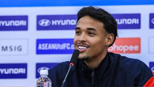 VIDEO ASEAN Cup 2026: Tiền đạo Singapore muốn phá 'dớp' thất bại trước tuyển Việt Nam