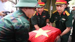 Hình ảnh khai quật, lấy mẫu và bàn giao mẫu hài cốt tại Nghĩa trang liệt sĩ Ngọc Hồi, Hà Nội