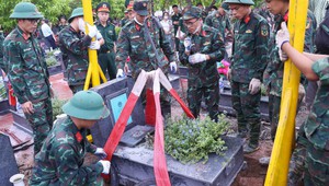 Hà Nội lấy mẫu hài cốt liệt sĩ để xác định danh tính tại Nghĩa trang Mai Dịch