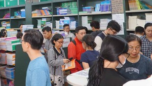 TP. Hồ Chí Minh: Triển khai nhiều phương án hỗ trợ việc học tập khi chưa đủ sách giáo khoa