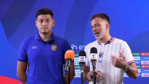 Gạch tên Bunmathan ở FIFA ASEAN Cup 2026, HLV ĐT Thái Lan bị CĐV chỉ trích