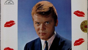 Ca khúc 'Sealed With A Kiss': Những cover hay hơn bản gốc