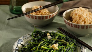 Sống chậm cuối tuần: Nhớ bữa cơm 'nhiều rau'