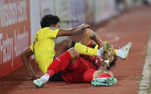 VIDEO AFF Cup ngày 3/1: Phạm lỗi với Văn Hậu, cầu thủ Malaysia nhận án phạt nặng