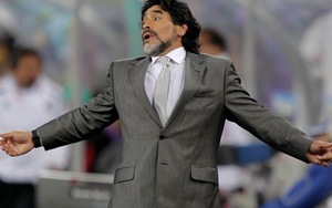 Maradona: Từ chức hay để bị sa thải?