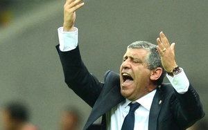 HLV Fernando Santos: Trên đường trở thành "Thánh"