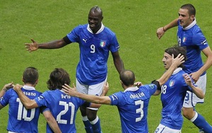 Đức 1-2 Italia: "Super Mario" giúp Italia bắn hạ "xe tăng" Đức
