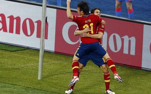 VIDEO: Silva đánh đầu tung lưới Buffon sau sai lầm của Chiellini