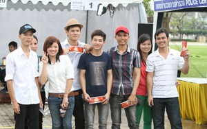 CĐV Việt Nam ở Bangkok nô nức cổ vũ cho đội tuyển Việt Nam