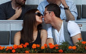 Bồ hở hang cùng Ronaldo đi cổ vũ Nadal