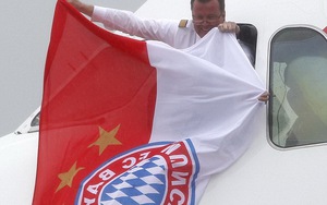 CĐV đội mưa đón những người hùng Bayern trở về