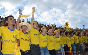 CĐV SLNA lại gây ấn tượng