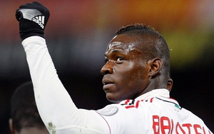 Milan hòa Livorno: Milan tí hon, trên vai Balotelli khổng lồ