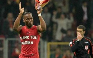 Fan Thổ Nhĩ Kỳ phẫn nộ khi Drogba có thể bị phạt vì "tưởng nhớ ông Mandela'