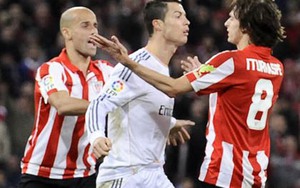 Húc đầu vào đối thủ, Cristiano Ronaldo đối mặt với án treo giò 3 trận