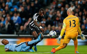 Man City thua sốc Newcastle, mất cả Silva lẫn Toure trước derby Manchester