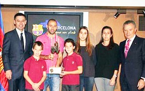 Một thất bại khác của Messi: Mascherano mới là cầu thủ xuất sắc nhất Barca