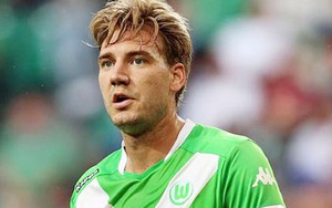 Europa League: 'Chân gỗ' Bendtner ghi 2 bàn trong 2 phút. Everton, Tottenham toàn thắng