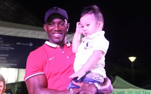Dwight Yorke ấn tượng với CĐV Việt Nam