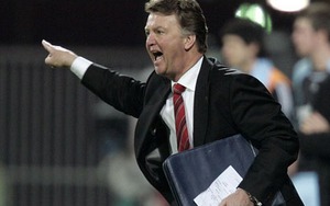 TIẾT LỘ sốc về Van Gaal: Bị học trò đấm bay răng giả. Đối xử tàn tệ với vợ hai