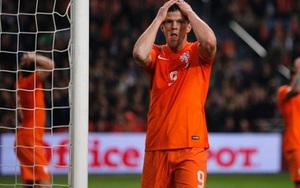 Huntelaar bỏ lỡ cơ hội ghi bàn mười mươi cho đội tuyển Hà Lan