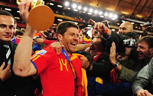 ĐỐI THOẠI Xabi Alonso: 'Cầu thủ Anh không biết đọc trận đấu. Ronaldo xứng đáng với QBV'