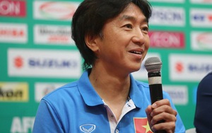 HLV Toshiya Miura: 'Tôi không bị áp lực khi để Công Vinh đá dự bị'