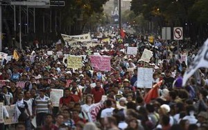 Mexico: Hàng nghìn người phong tỏa đường cao tốc phản đối vụ sinh viên mất tích