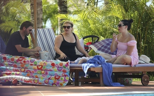 Kelly Clarkson tắm nắng ở Phú Quốc