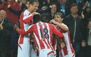 VIDEO Stoke 3-2 Arsenal: Cazorla và Ramsey ghi bàn, 'Pháo thủ' vẫn bại trận