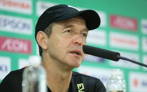 HLV Philippines tiếc vì không thắng được 10 cầu thủ Thái Lan