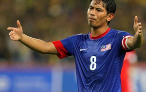 Quay chậm: Đánh vào đầu Tiến Thành, Safiq Rahim chỉ bị phạt thẻ vàng