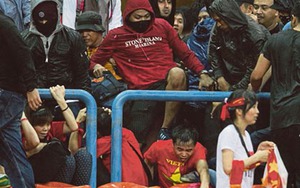 Hooligan hành hung CĐV Việt Nam bị cấm đến sân suốt đời